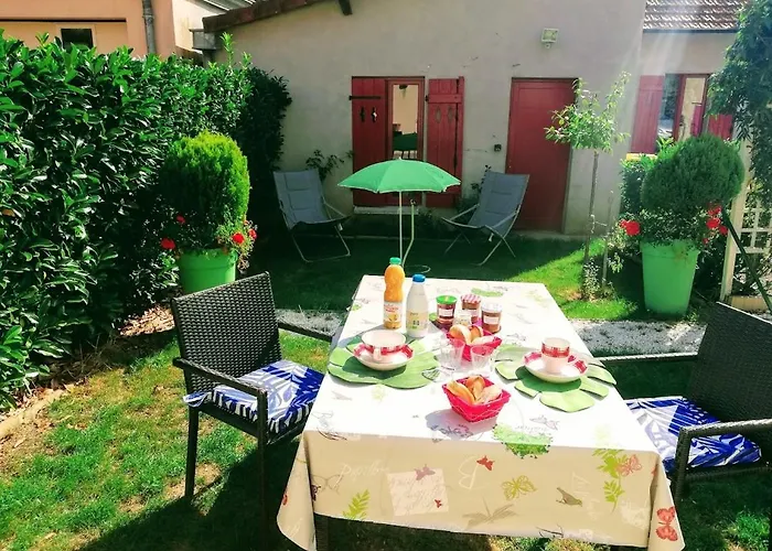 chambre avec salle de bain privatisée avec petit déjeuner compris